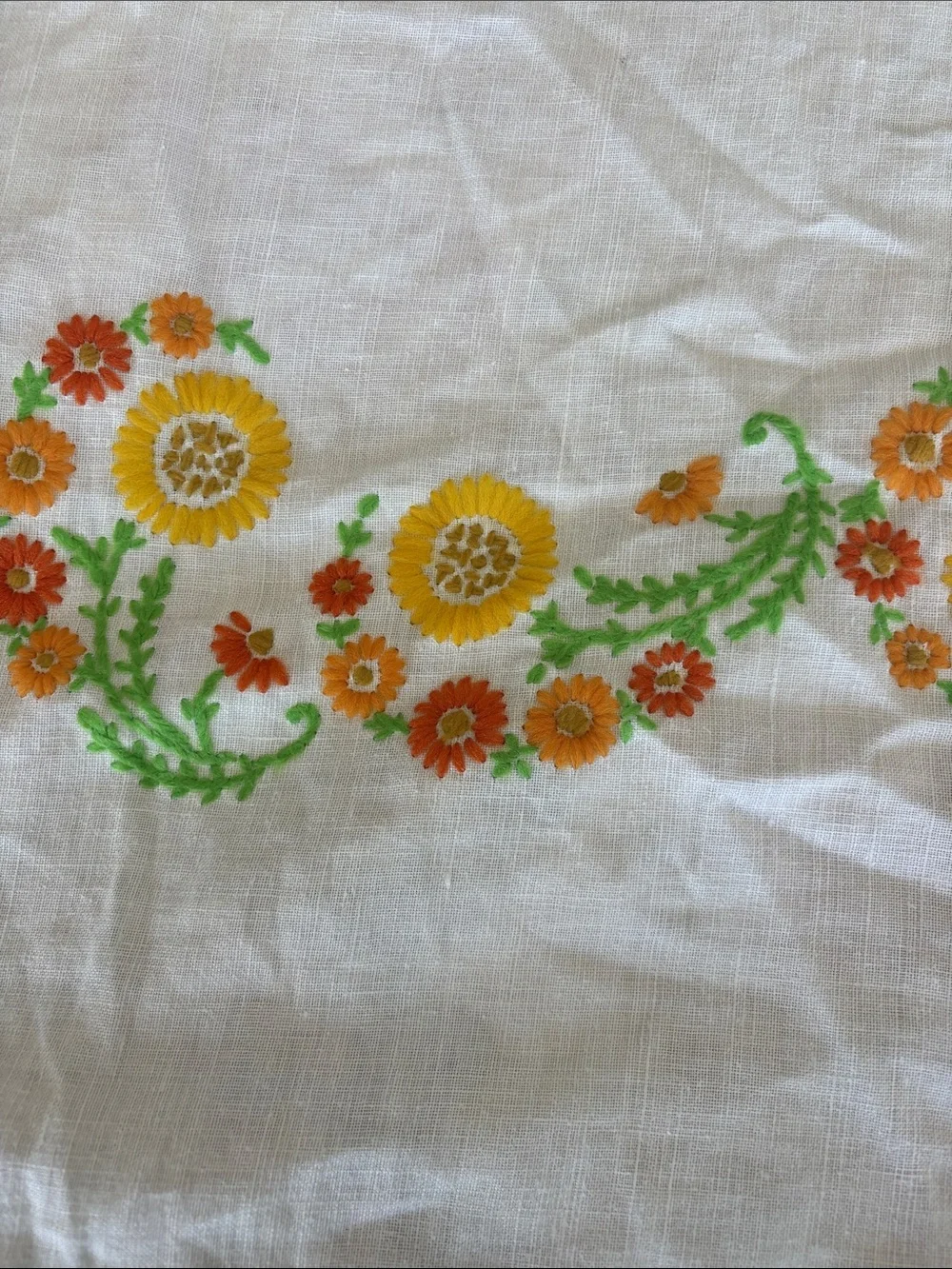 Vintage floral embroidery oval tablecloth